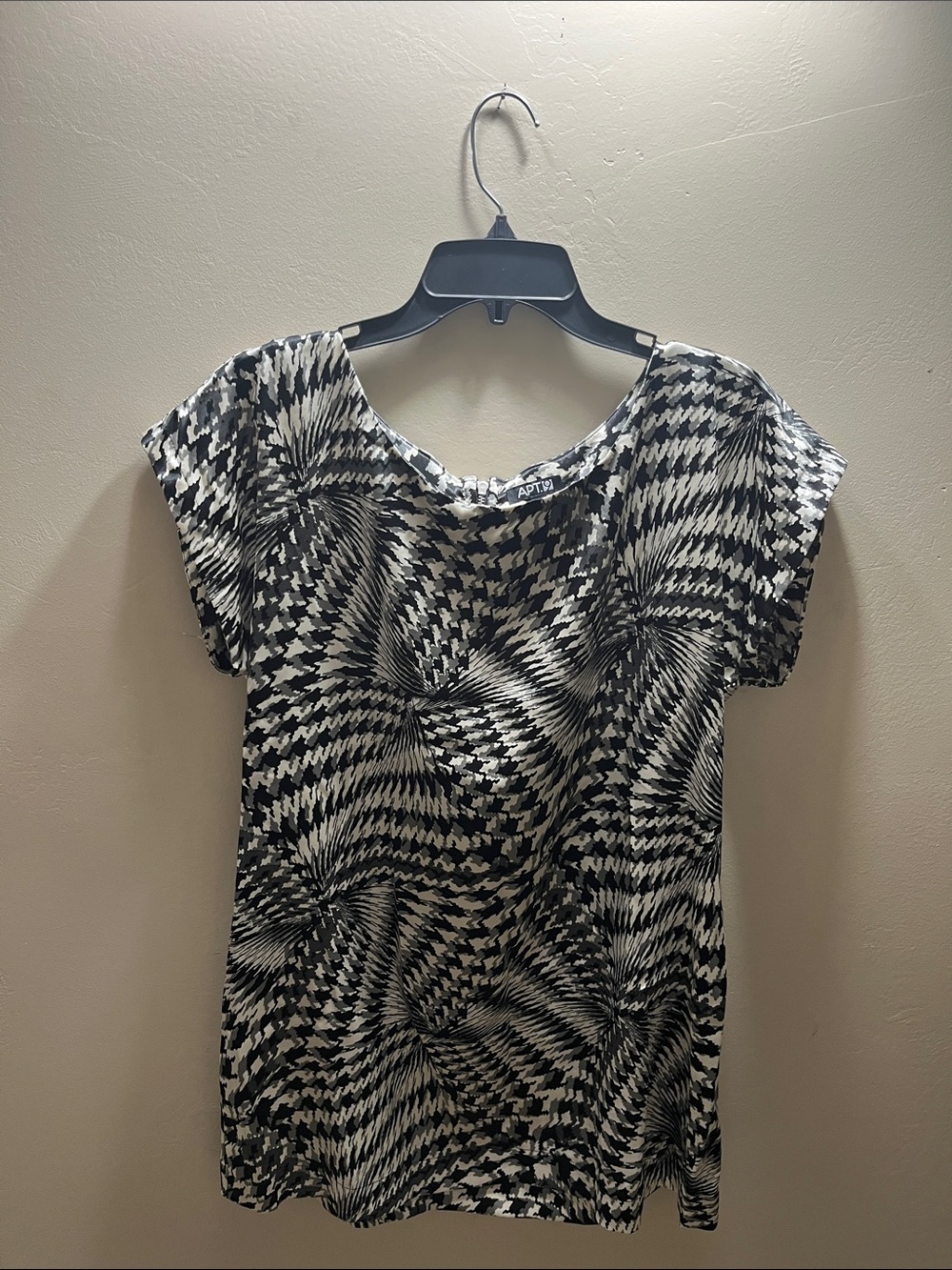 Apt. 9 Black & White Swirl Geometric Short Sleeve Top